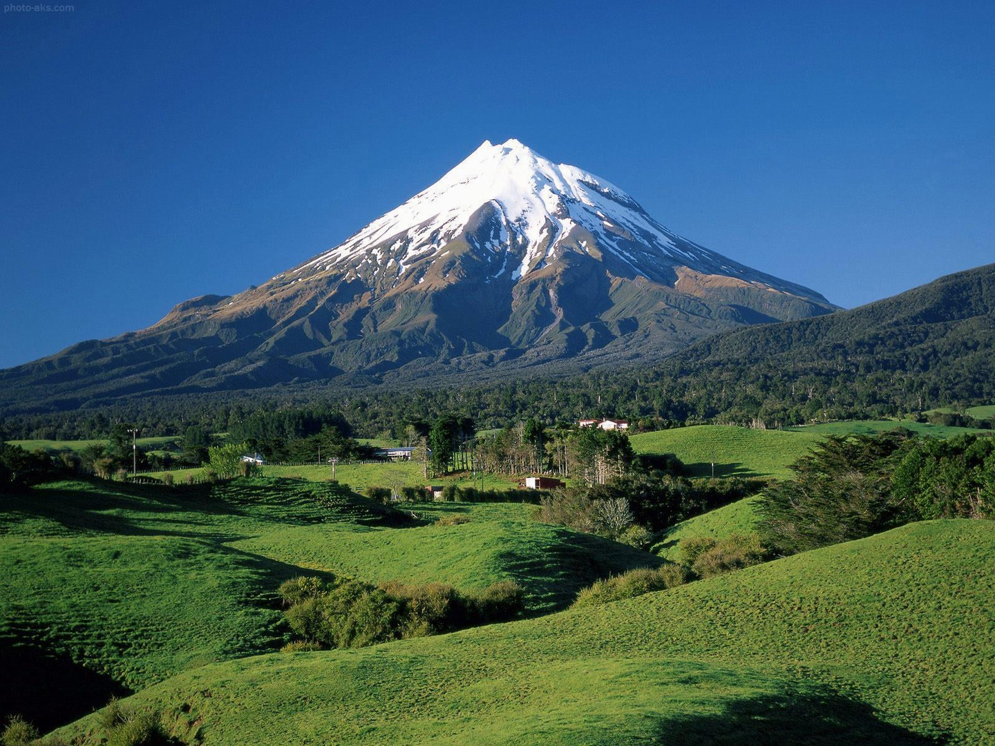 ภูเขาแดมอแวนด์ (Mount Damavand) 