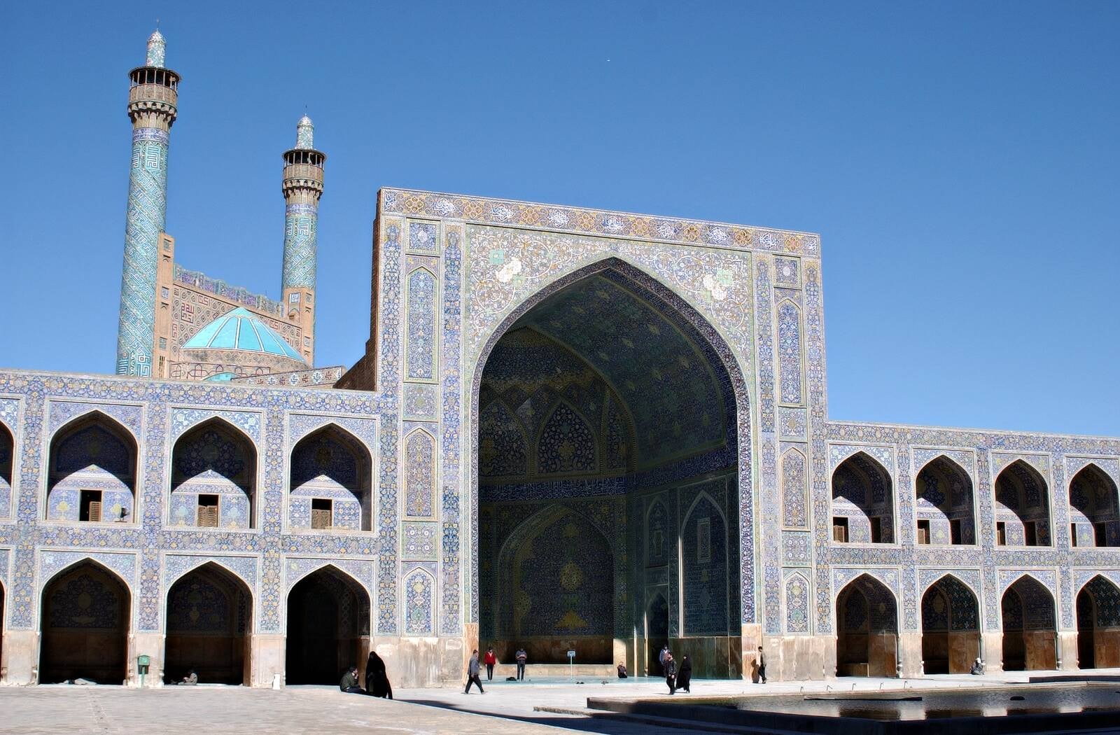 มัสยิดอิหม่าม ณ จัตุรัส นักช์-จะฮอน (Naqsh-e Jahan Square) แห่งเมืองอิสฟาฮาน